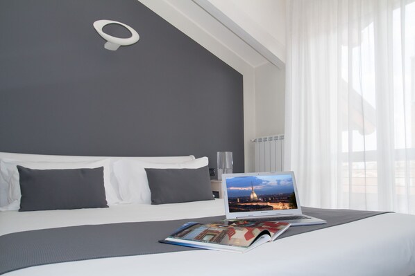 Superior Double Room | Premium bedding, down comforters, pillowtop beds, in-room safe - Pepe's Home B&B (Nichelino)