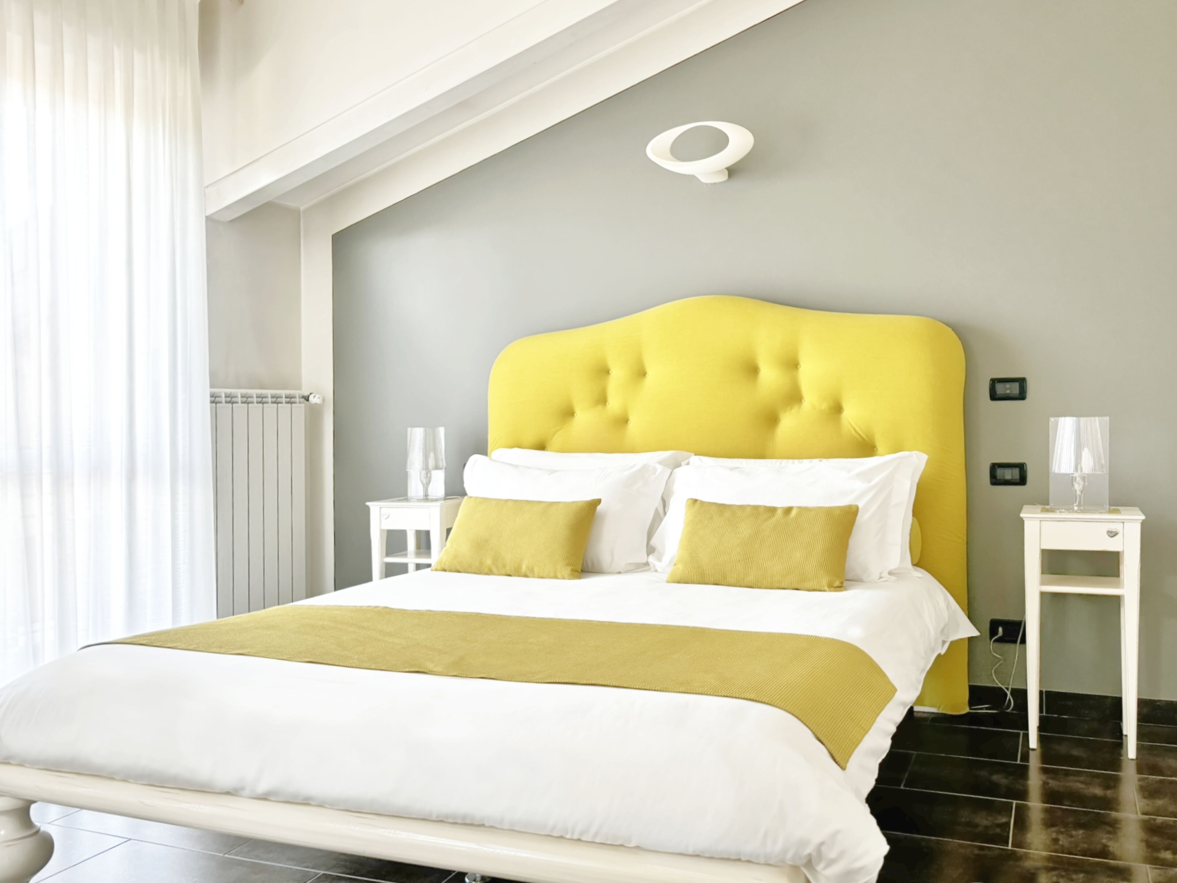 Deluxe Room | Premium bedding, down comforters, pillowtop beds, in-room safe