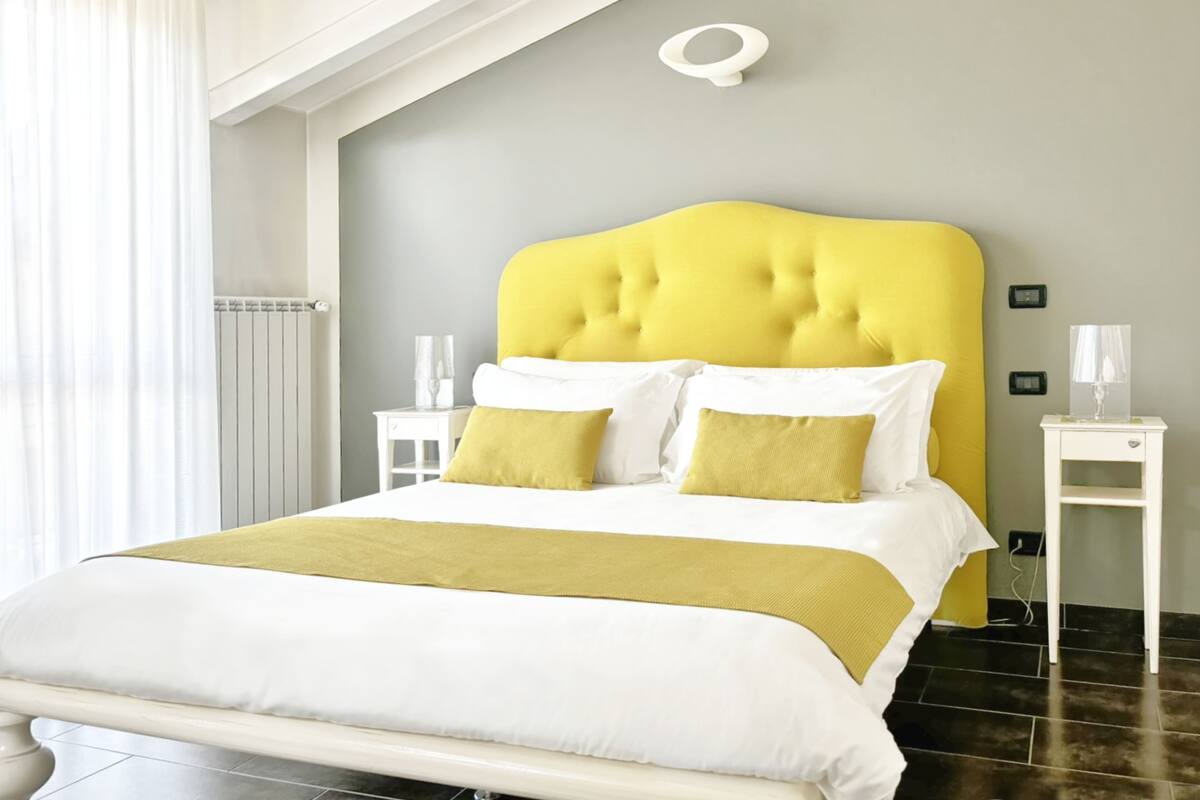 Deluxe Room | Premium bedding, down comforters, pillowtop beds, in-room safe