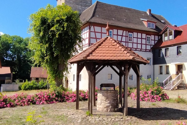 Außenansicht  mit Schlossplatz