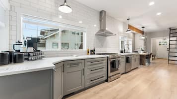 Frigorífic, microones, forn i placa de cuina