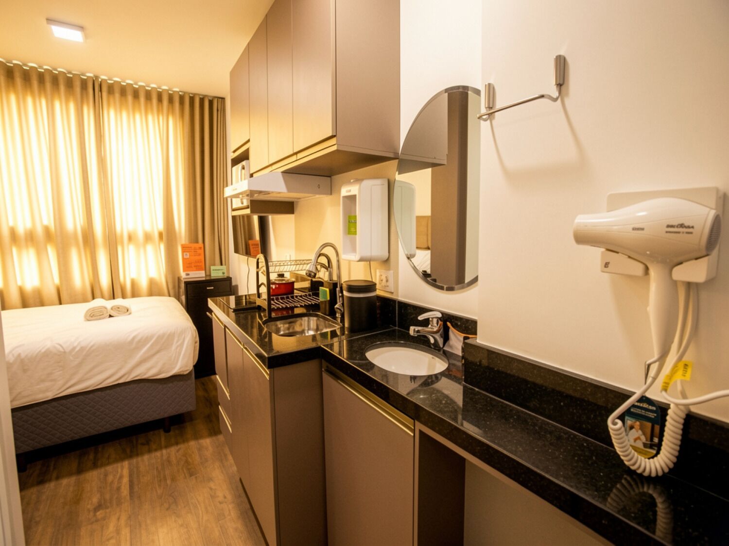 Estudio | Baño | Regadera, regadera tipo lluvia, amenidades de baño gratuitas 