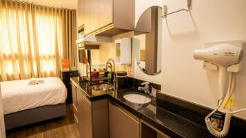 Estudio | Baño | Regadera, regadera tipo lluvia, amenidades de baño gratuitas