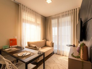 Classic Apartment, Balcony | Living area - Easy Life Campos Salles by Xtay (Curitiba)