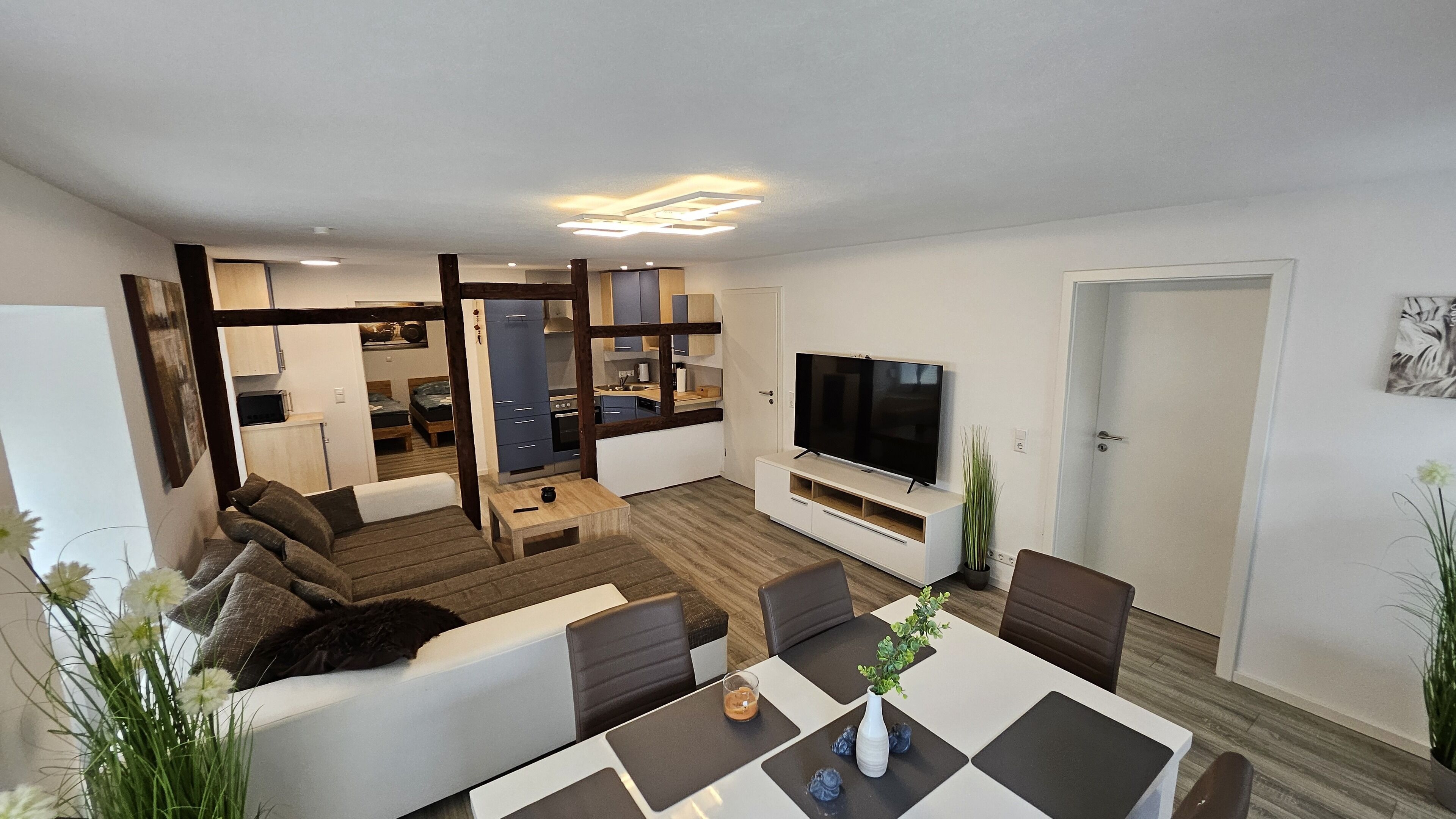Großes Wohnzimmer mit Essbereich 6 Stühle Größeren Tisch