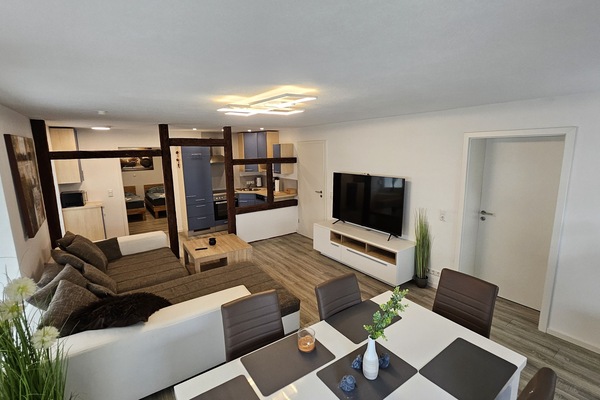 Großes Wohnzimmer mit Essbereich 6 Stühle Größeren Tisch