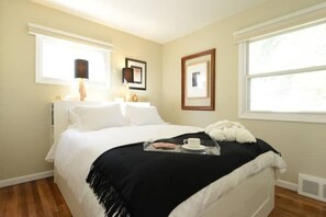 2 camere, una scrivania, ferro/asse da stiro, Wi-Fi gratuito