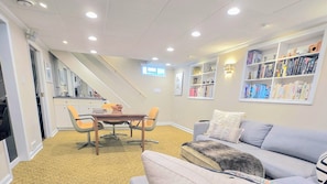 Smart TV, books, stereo
