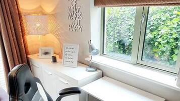 1 chambre, fer et planche à repasser, Wi-Fi gratuit, draps fournis