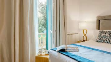 3 bedrooms, iron/ironing board, internet, bed sheets
