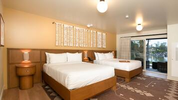 Phòng, 2 giường cỡ queen, phù hợp cho người khuyết tật (Patio, Lakeside) | Két bảo mật tại phòng, bàn ủi/dụng cụ ủi quần áo