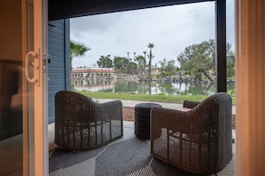 客房, 2 張加大雙人床, 無障礙 (Patio, Lakeside) | 客房內保險箱、熨斗/熨衣板、免費搖籃/嬰兒床、免費無線上網