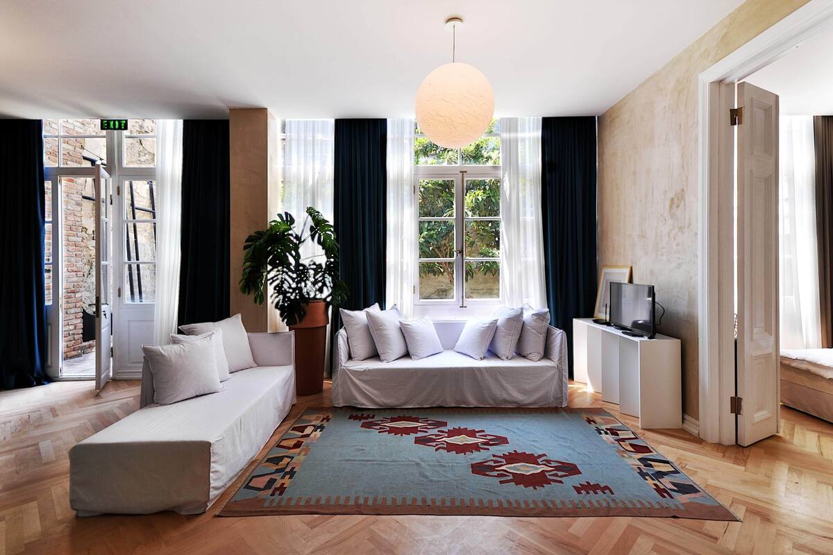 Superior Suite | Living area | Flat-screen TV