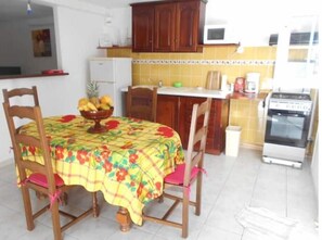 Fridge, microwave, oven, coffee/tea maker - Les Floresses F2 (Sainte luce)
