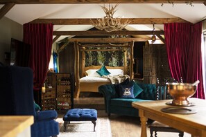 Cabin | 1 bedroom, iron/ironing board, free WiFi, bed sheets - Romantic Lodge on Edge of Nature Reserve (Colchester)