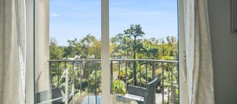 Totally Renovated 1BR/1BA/All New Furniture/Sofa Bed/Balcony/Walk-In Shower/WiFi