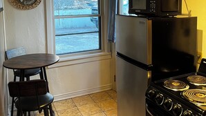 Kaffetrakter/tekoker, kjøleskap, mikrobølgeovn og ovn