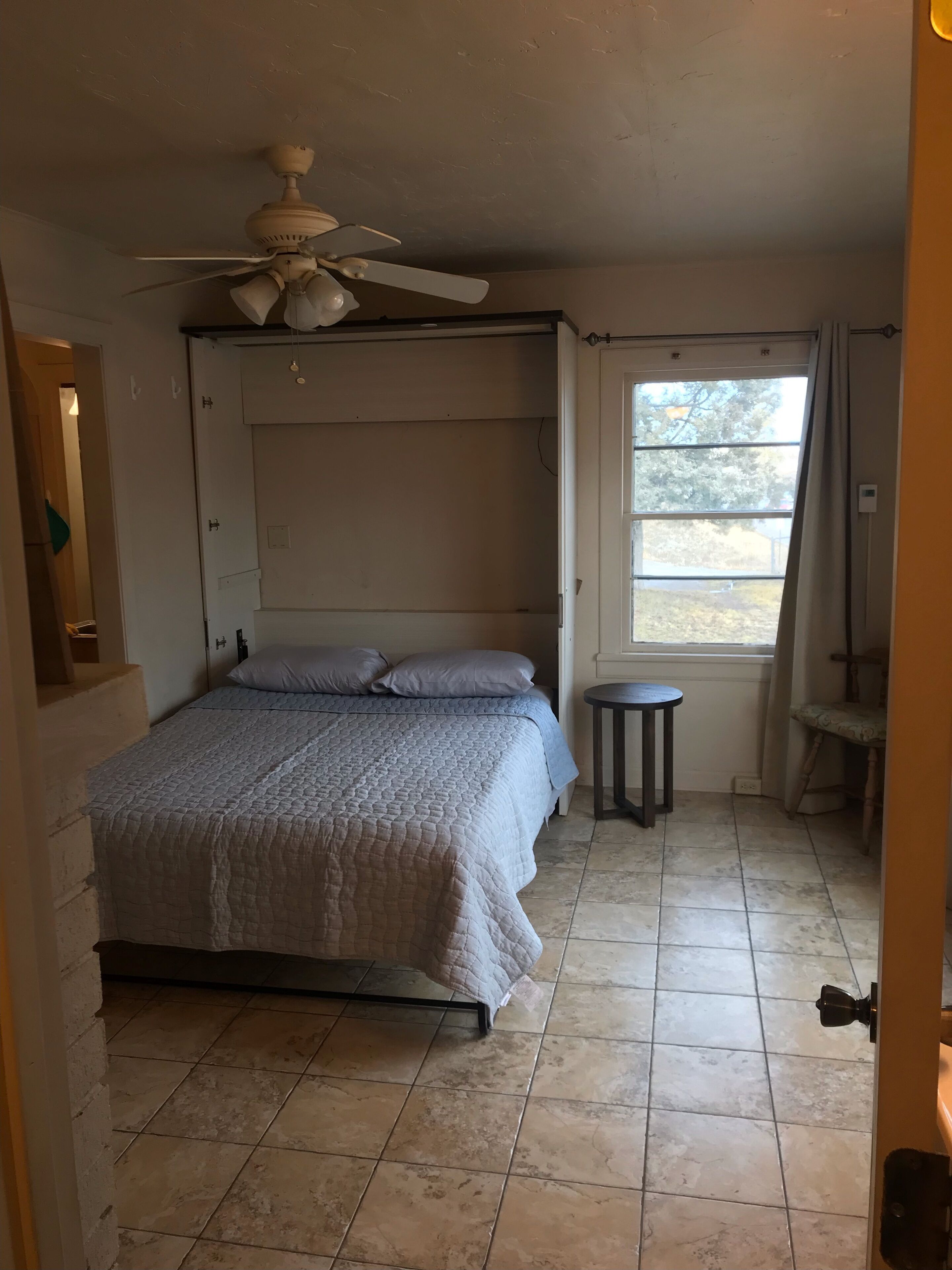 1 slaapkamer, een strijkplank/strijkijzer, wifi, beddengoed