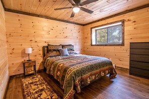 5 bedrooms, iron/ironing board, WiFi, bed sheets