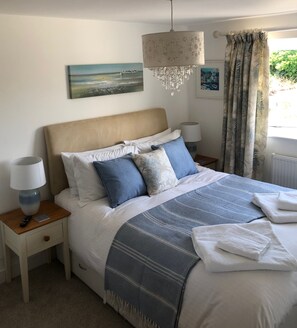 3 室のベッドルーム、アイロン / アイロン台、WiFi (無料)、ベッドシーツ