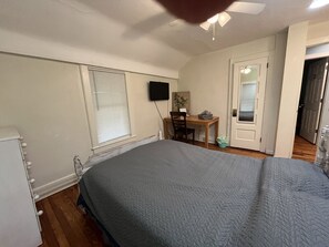 4 bedrooms, desk, iron/ironing board, WiFi - Spacious Home in Johnson City, NY by BU, UHS & BCC (Johnson City)