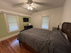 4 bedrooms, desk, iron/ironing board, WiFi