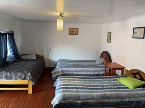 基础四人房 | 隔音、免费 WiFi