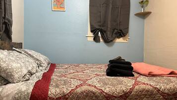 2 bedrooms, desk, iron/ironing board, WiFi