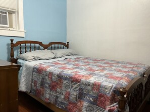 2 Schlafzimmer, Schreibtisch, Bügeleisen/Bügelbrett, WLAN