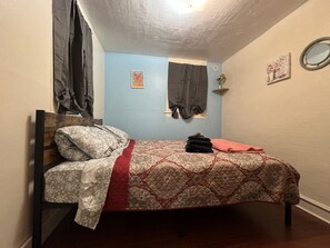 2 bedrooms, desk, iron/ironing board, WiFi