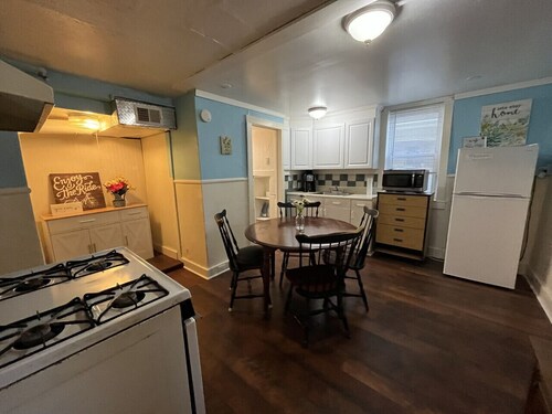 Cozy, Studio in Johnson City by UHS/Lourdes