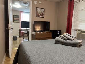 3 slaapkamers, een bureau, een strijkplank/strijkijzer, wifi
