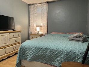3 bedrooms, desk, iron/ironing board, WiFi
