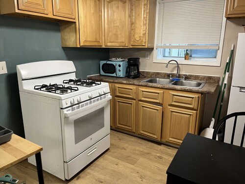 Cozy Apt near BU Lourdes & UHS