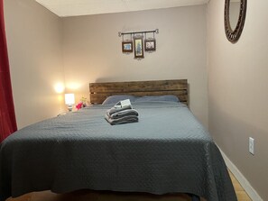 3 bedrooms, desk, iron/ironing board, WiFi