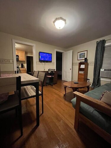 Intimate 1 Bedroom Apt by UHS