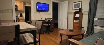 Intimate 1 Bedroom Apt by UHS