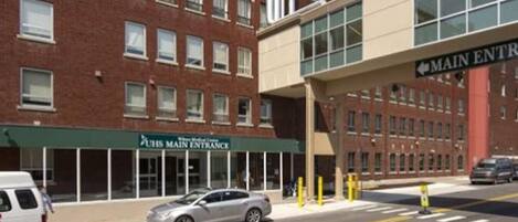 Parkplätze auf dem Gelände