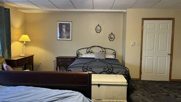 1 dormitorio, escritorio, tabla de planchar con plancha y wifi