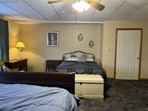 1 dormitori, escriptori, planxa i posts de planxar i wifi 