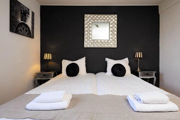 Standard Double or Twin Room | Desk, laptop workspace, free WiFi, bed sheets - Hotel Berg en Bos (Apeldoorn)