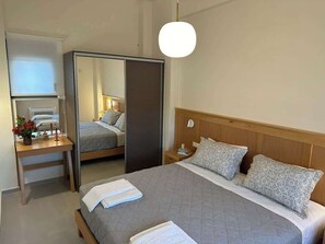 4 bedrooms, iron/ironing board, travel cot, WiFi - Theseus Villa (Chania Town)