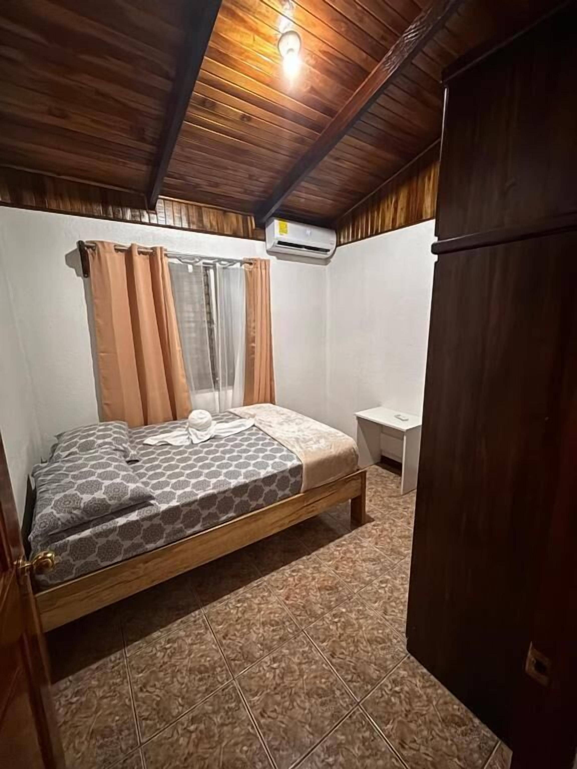 Classic Apartment | 2 bedrooms, Egyptian cotton sheets, premium bedding, free WiFi