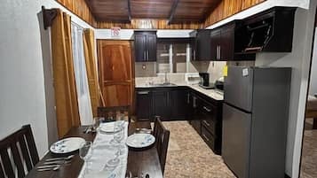 Classic Apartment | Private kitchen | Full-sized fridge, microwave, dishwasher, rice cooker