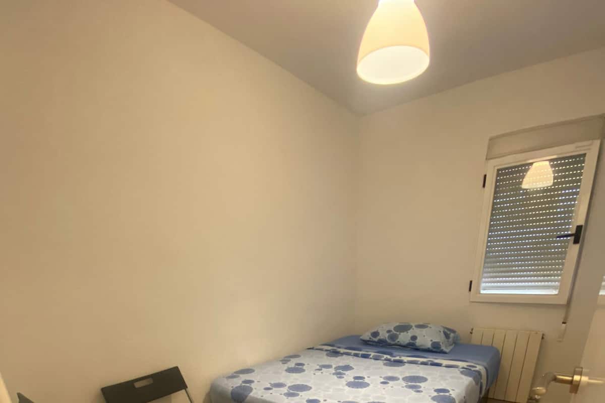 Basic Single Room | Down duvets, free WiFi, bed sheets