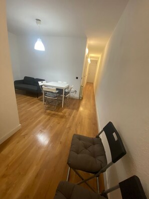 32-inch Smart TV with digital channels - ROOM GRASS  (Madrid)