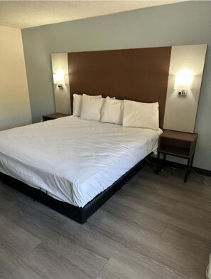 Estudio estándar, 1 cama de matrimonio grande | Ropa de cama hipoalergénica, cortinas opacas, wifi gratis