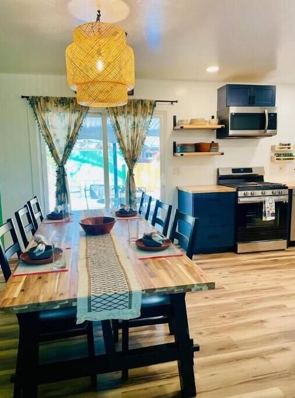 Dining - Charming Pet and family-friendly centrally located home in Arvada. (Arvada)