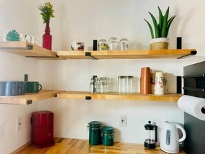 Interior - Charming Pet and family-friendly centrally located home in Arvada. (Arvada)