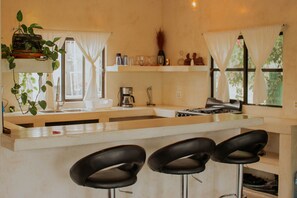 Fridge, oven, stovetop, coffee/tea maker